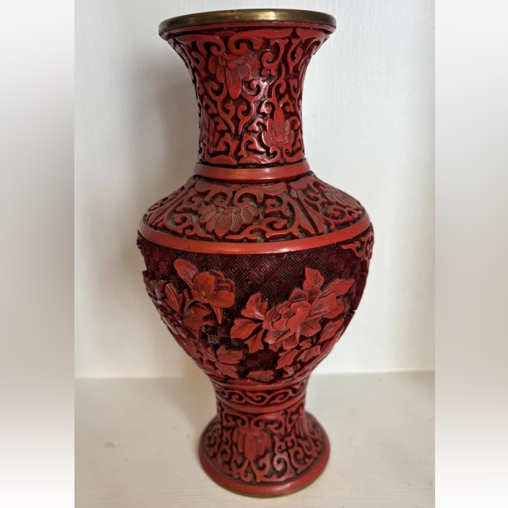 Chinese Cinnabar Lacquer Vase